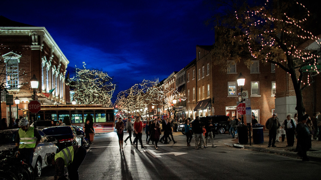 Christmas-Lights-in-Old-Town-Alexandria