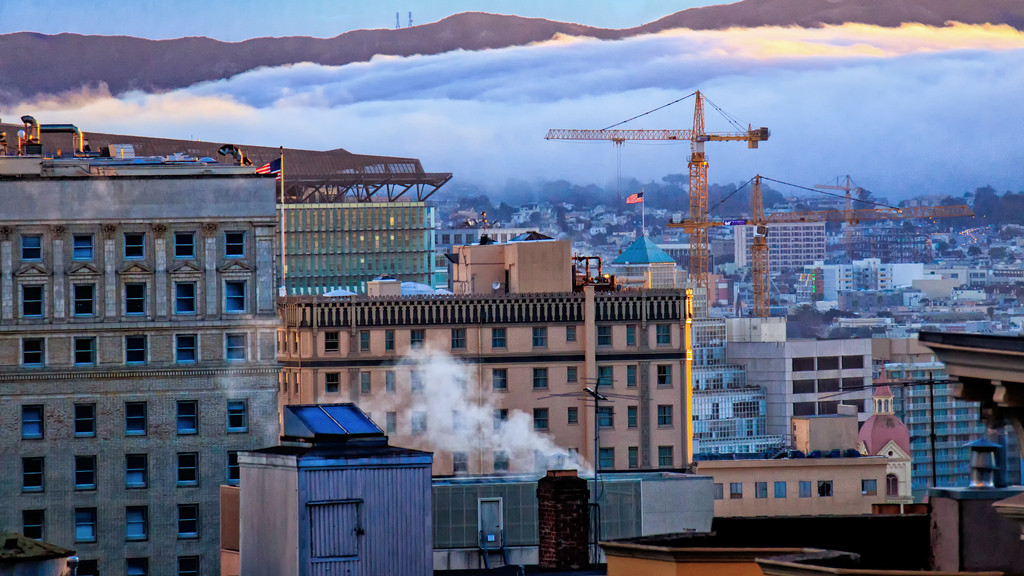 Fog-Rolls-Into-San-Francisco